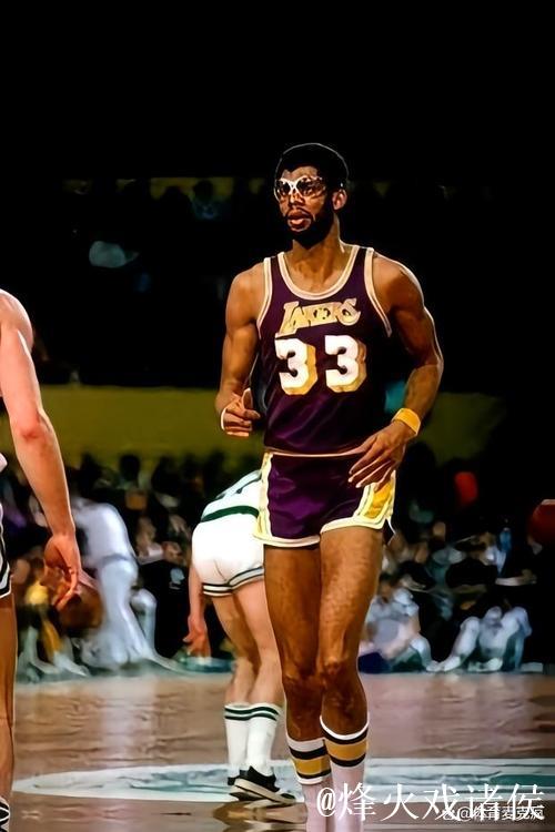 记者:贾巴尔是我之前唯一见过的41岁还打的很好的了 记者:贾巴尔是我之前唯一见过的41岁还打的很好的了