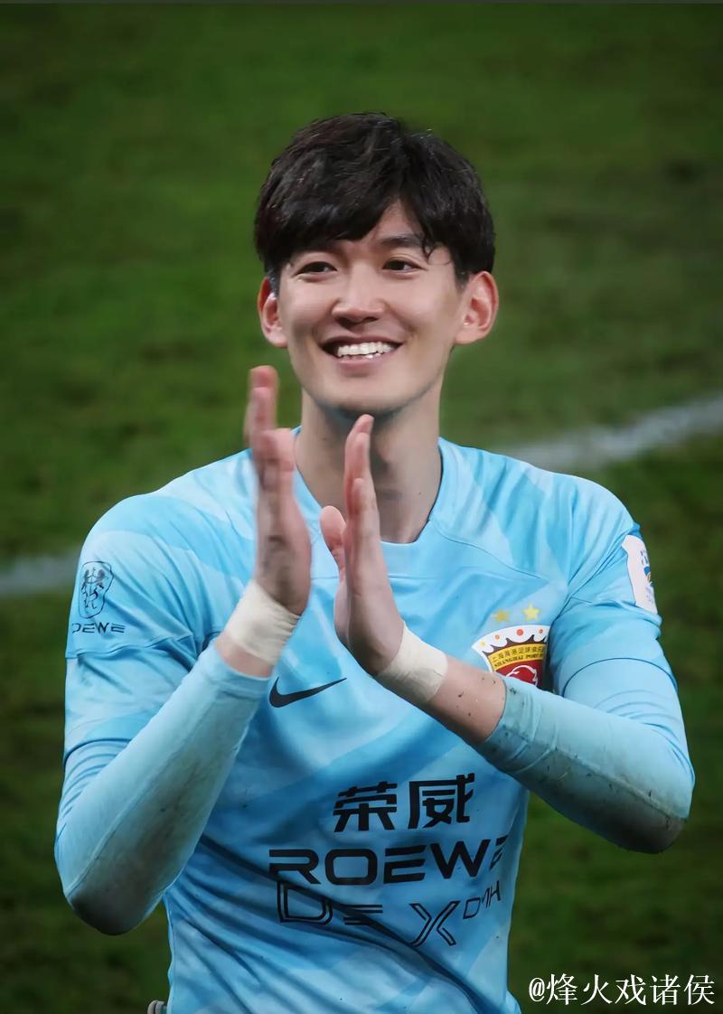 海港国门颜骏凌变身上海文旅推荐官，强烈安利浦东足球场、东郊宾馆和外滩